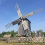 Eén van de in lokale stijl gebouwde molens