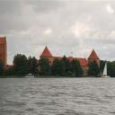 Zicht op het kasteel van Trakai vanaf de waterfiets
